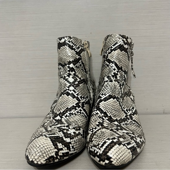 J. Adams Zuma Ankle Bootie – Closed Pointed Toe Low Block Heel Zip Up Boot - Picture 6 of 8